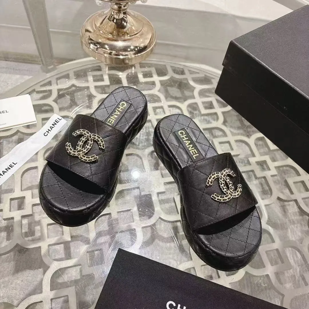 👟👟Ex-factory price 480👟👟 🎉Chanel Chanel 2025 Xiaoxiang C family thick-soled sandals series official website synchronization, classic and elegant, casual wear 🌹🌹🌹🌹Original logo ~ Made of imported sheepskin and C family custom fabrics, a variety of colors for the goddess to choose! ❤️❤️❤️❤️ Code number: 36~40 (35.41.42 customized, non-returnable) Color: 5 colors;